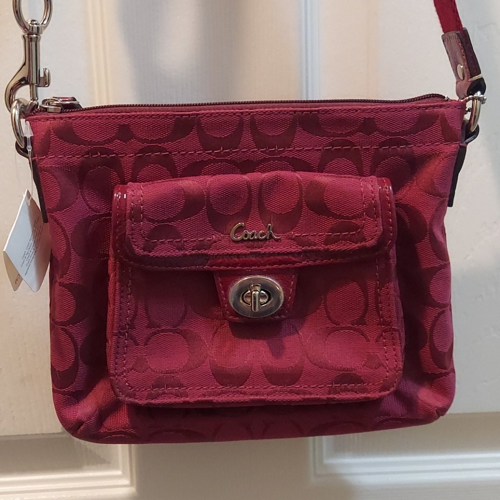 Coach Signature Pocket Swingpack Bag F45026